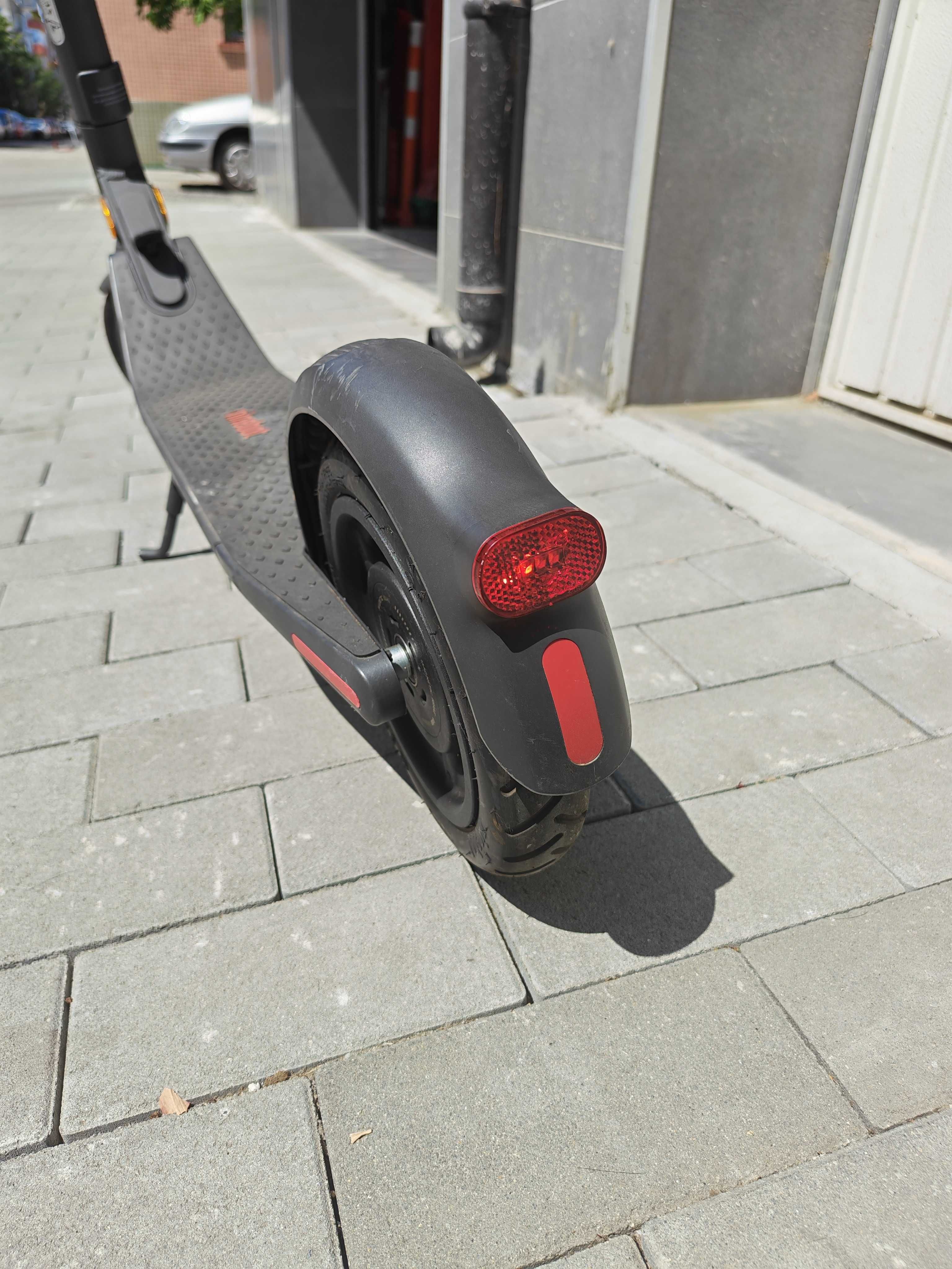 Ninebot by Segway KickScooter ES4 + Допълнителна Батерия