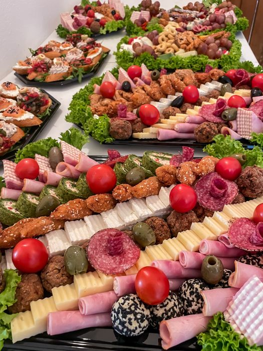 Platouri & Bufet Cu Aperitive Delicioase