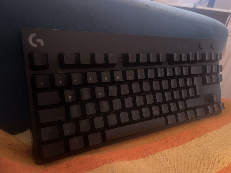 Tastatura logitech pro