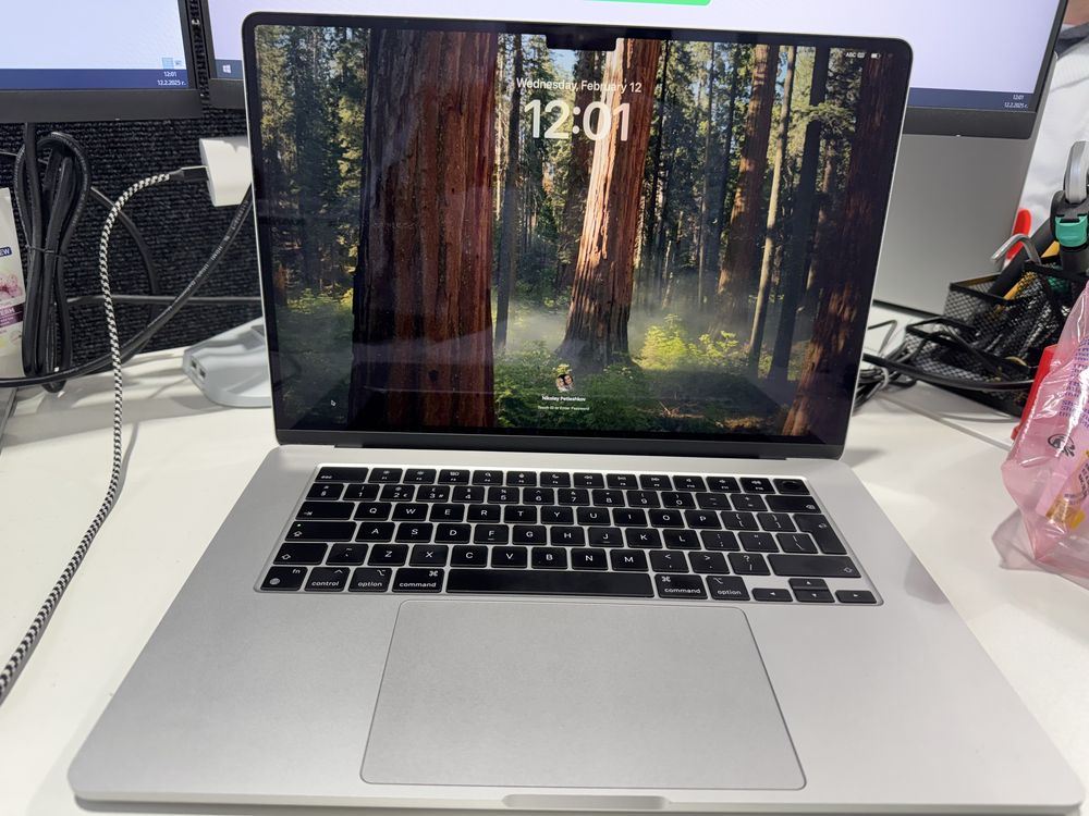 Macbook Air 15 2023 M2 8 cores, 8GB, 10 cores GPU