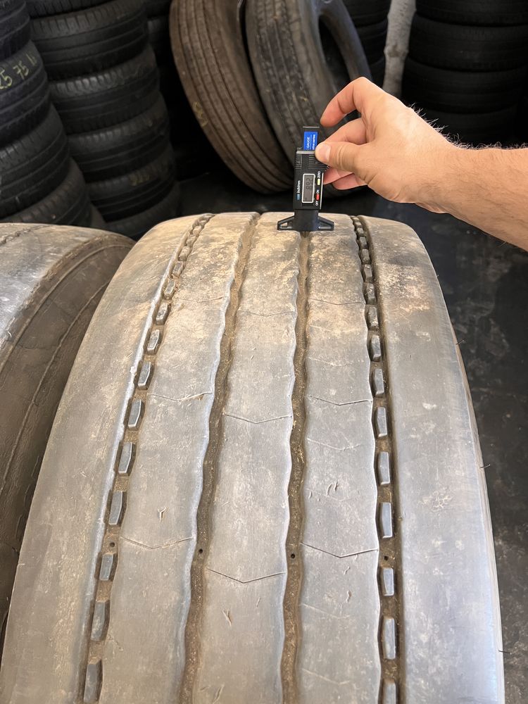2 anvelope camion 385/65/22.5 , Michelin , 8-9 mm
