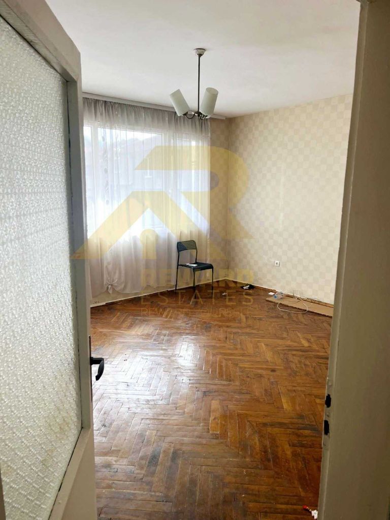 Продава се Тристаен апартамент в Перник, Църква - 101 кв.м за 1233 €/кв.м - Снимка #6