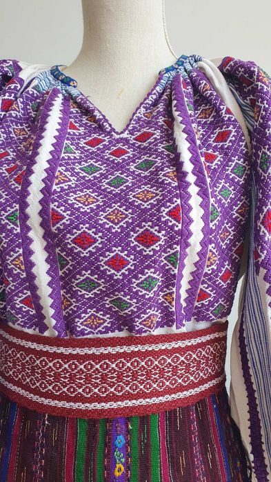 Costum popular (ie/camasa cu poale, catrinte/fote/sorturi/zadii, brau)