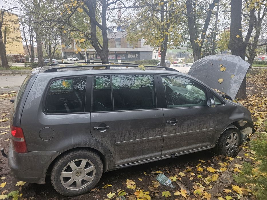 Двигател 1.9 105 коня VW Touran и други части