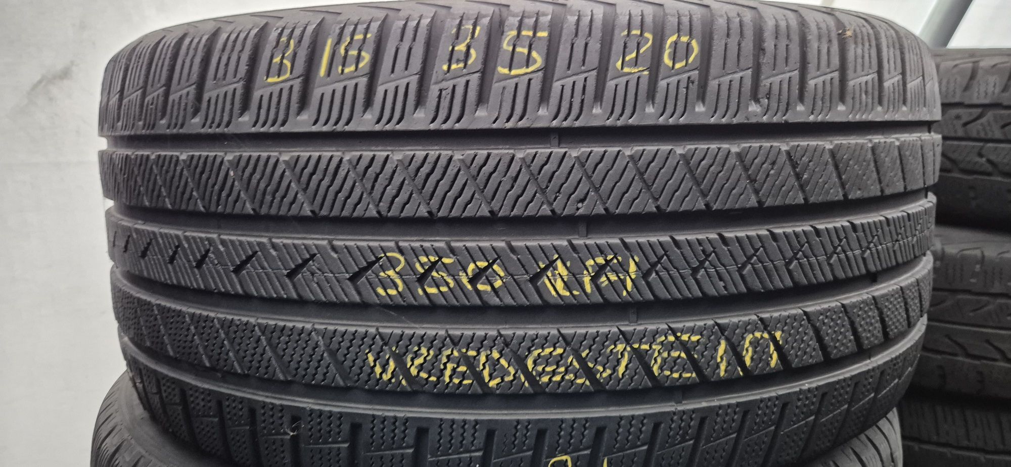 315 35 20 Pirelli Si Vredestein câte O bucată