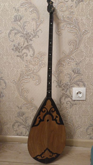 Продам домбру в очень нормальном состоянии