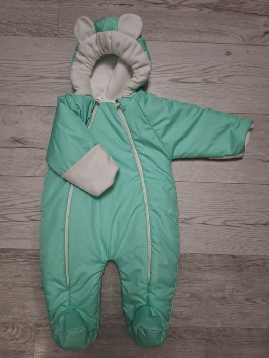 Продаются комбинезоны.