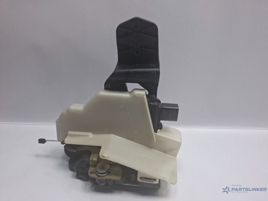 Broasca usa dreapta spate VOLKSWAGEN PASSAT Variant 3B6 2000 - 2005 TDI AVB 3B4839016M