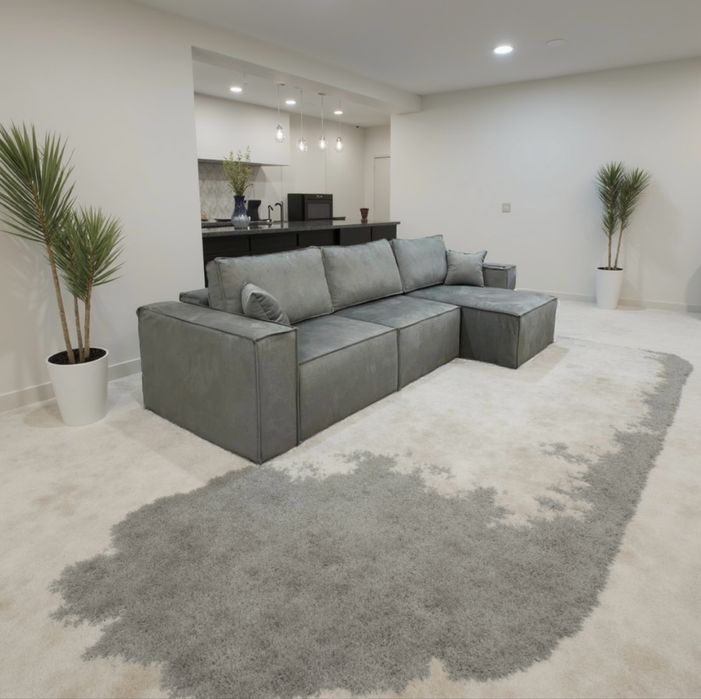 Угловой диван серого цвета