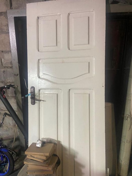 Продам дверь с коробкой