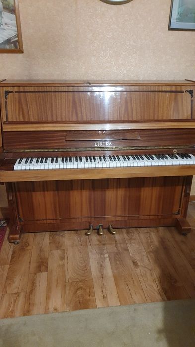 Пианино Lirika б/у продам