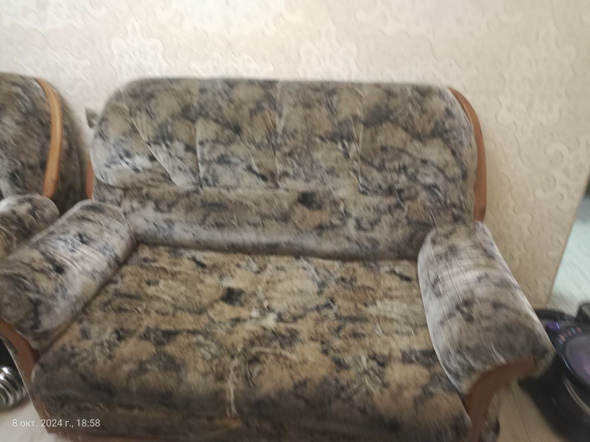 Продам диваны с креслом