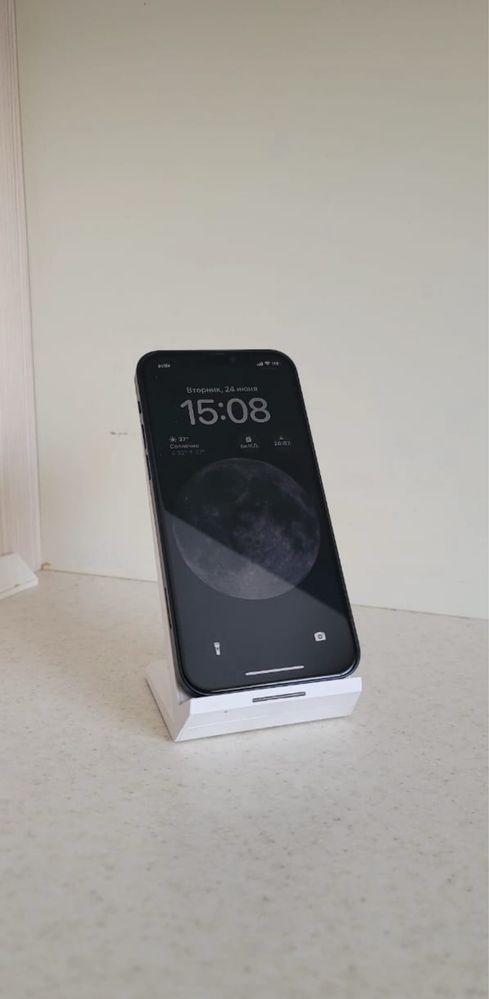 iPhone 12 в идеальном состоянии