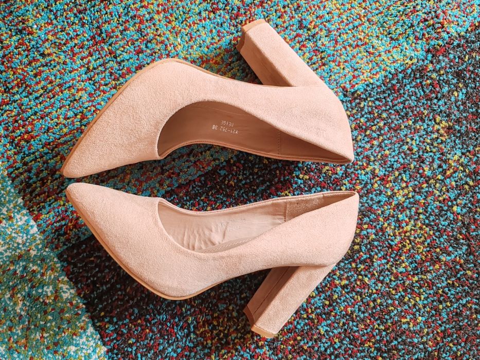 Pantofi bej cu toc gros masura 38