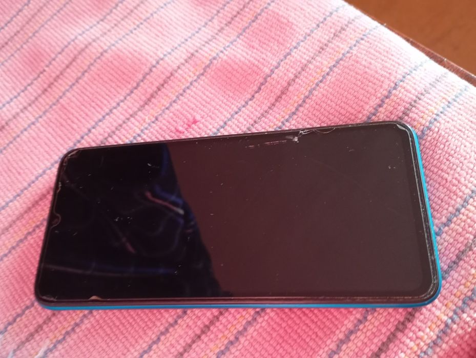 Продаю редми 9  всё работает за 20к отдам в хорошие руки