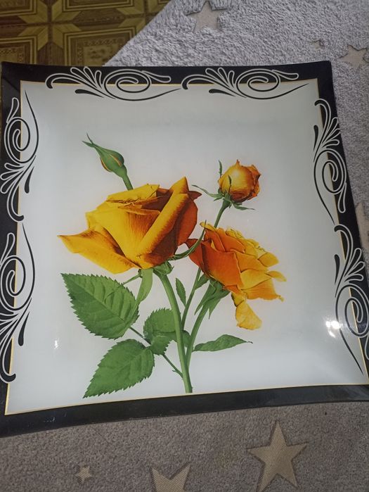 Продам тарелку 31×31 см срочно