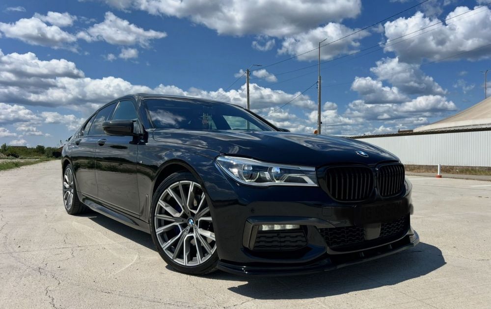 Vand Bmw seria 7/ G11-3.0 D. 2015-usor avariat bara fata