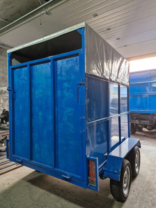 Продам прицеп коневозку новую