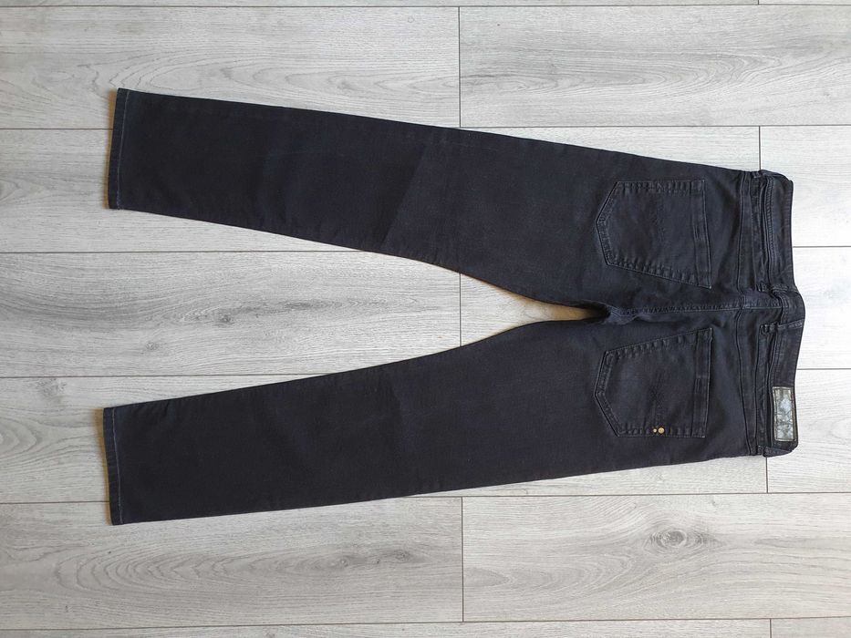 Blugi DIESEL "Belther" Slim-Tapered - Marime W32 L32 (Talie 88 cm)