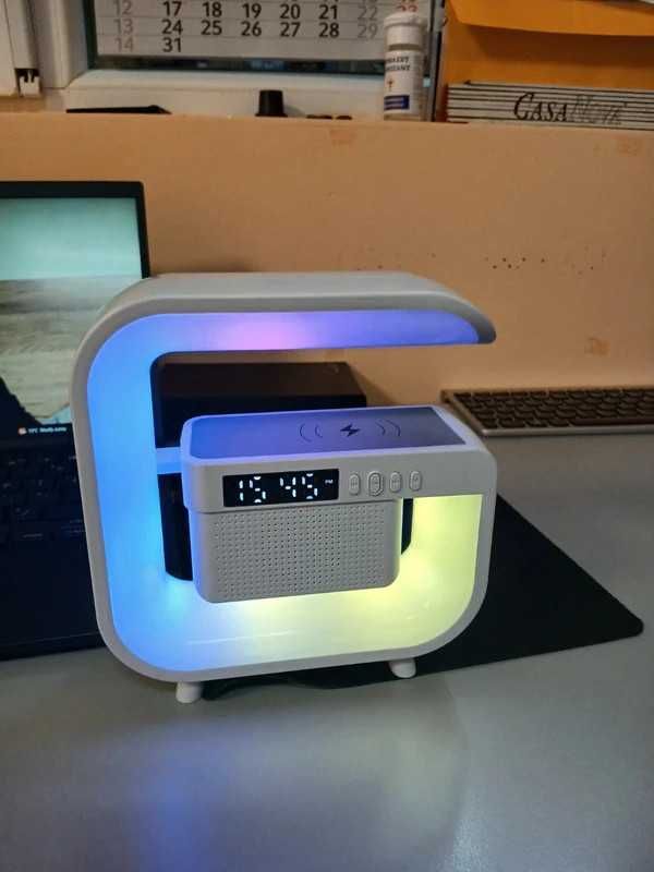 Lampa Smart LED RGB si Incarcator Wireless 15W - Transport gratuit
