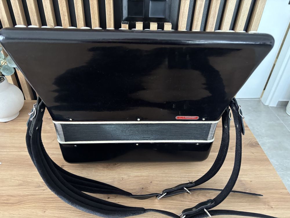 Acordeon Baile/Parrot cu 60 de basi