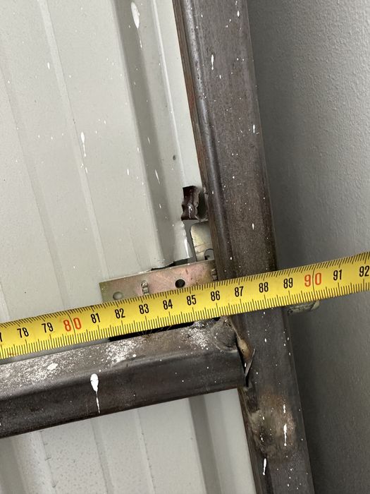 Tabla cutata si tevi rectangulare zincate, folosite