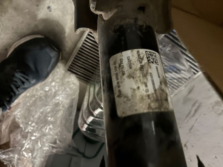 Tesla model 3 Преден десен амортисьор / джанта 19