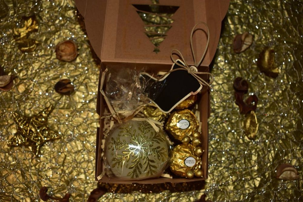 Коледна подаръчна кутия