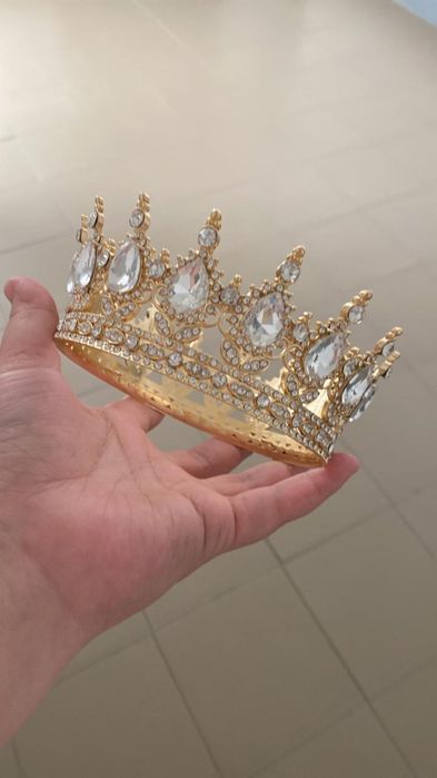 Продам короны по 3500