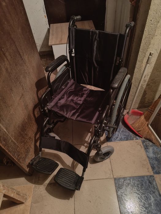 Продавам инвалидна количка Ortosend,