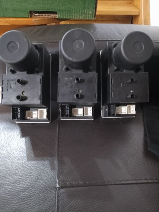 Pompa vacuum(modul închidere centralizată) audi A4 b5 și A3-8L