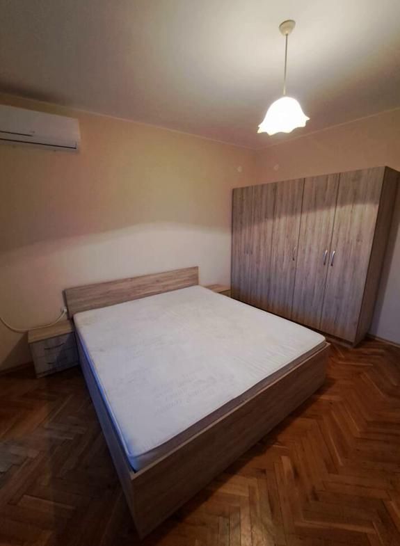 Дава се под наем Етаж от къща в Пловдив, Кършияка - 100 кв.м за 400 € - Снимка #1