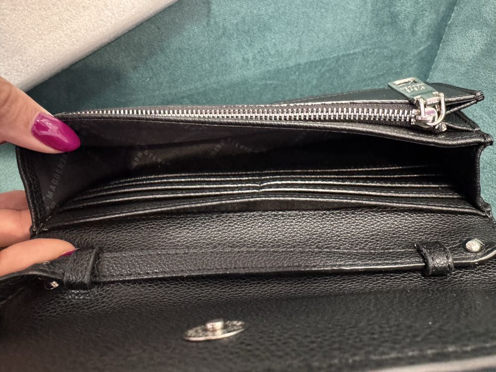 Guess, Liu jo, Calvin Klein, Steve Madden, Adidas