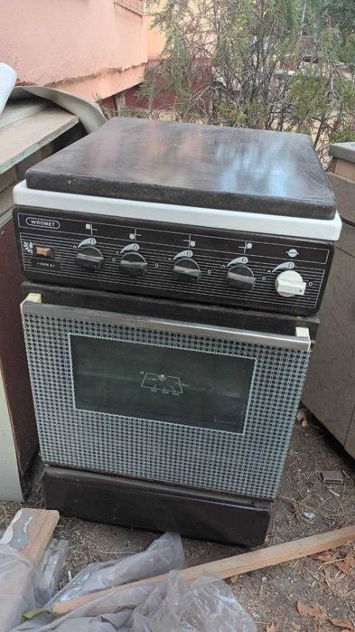 Газовая плита, б/у, в хорошем рабочем состоянии.