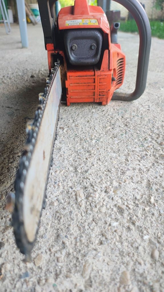 Vând drujba Husqvarna 136.urgent