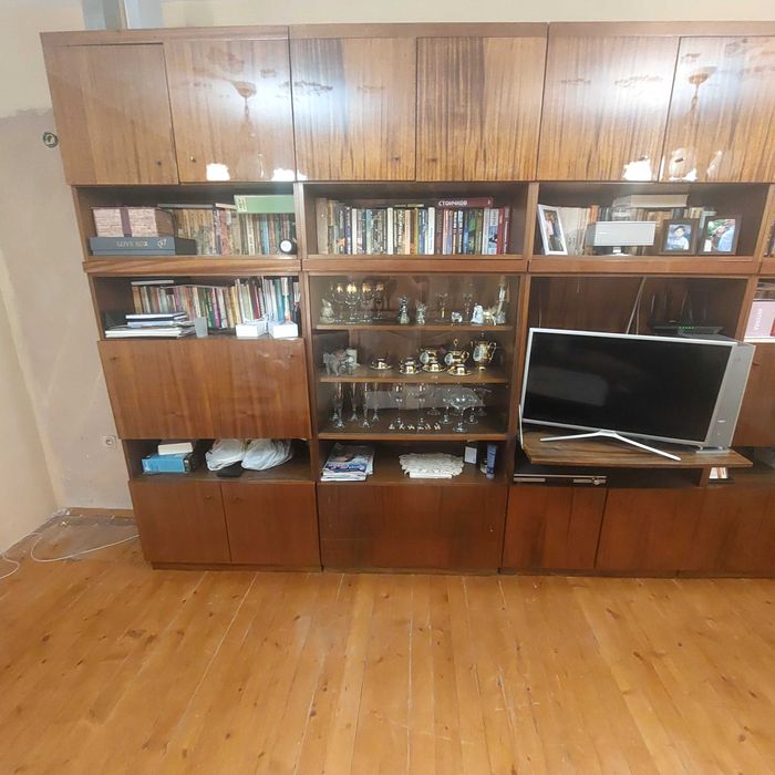 Холна секция. Запазена, без драскотина