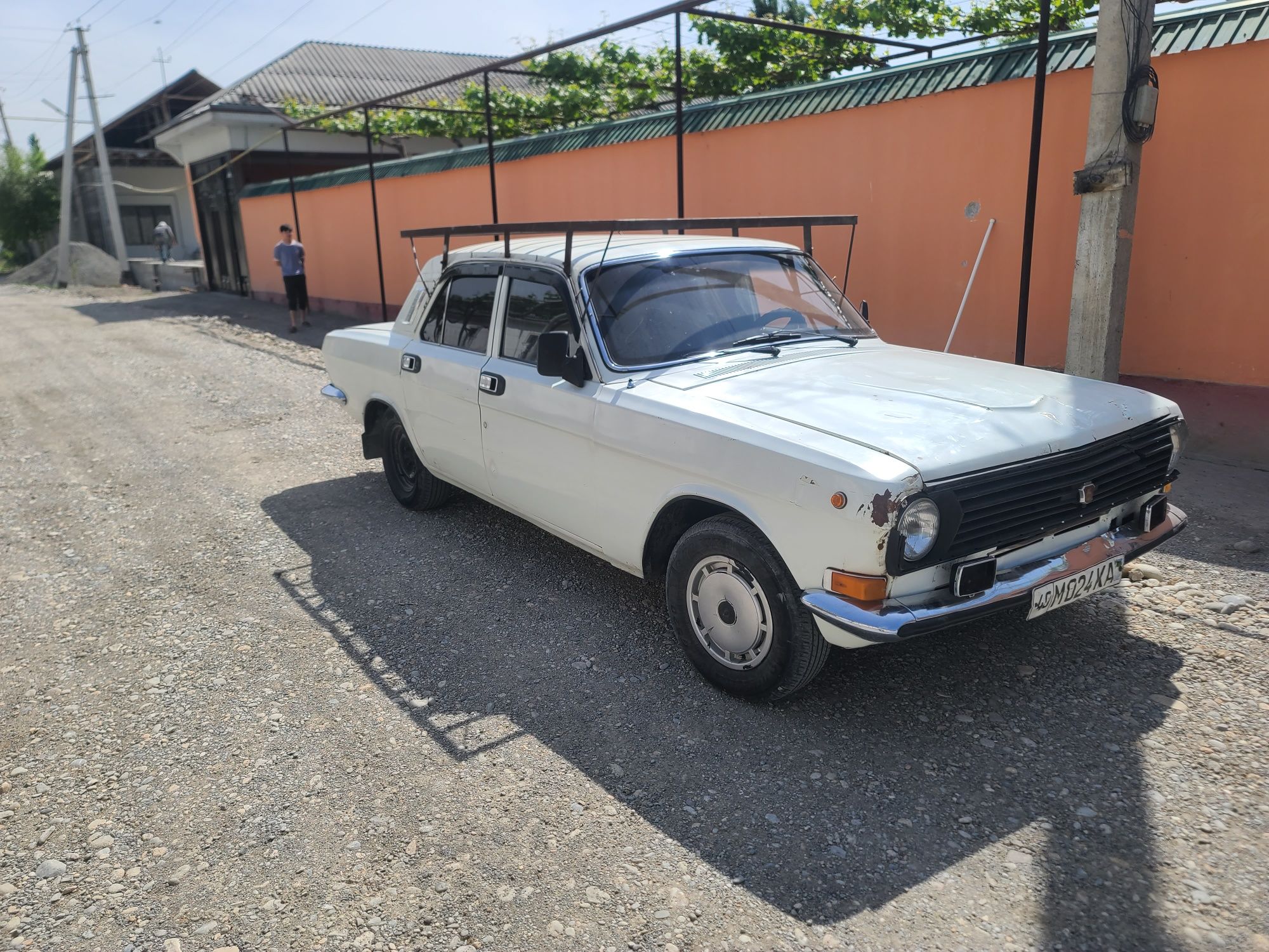 Volga gaz 2410 sotiladi