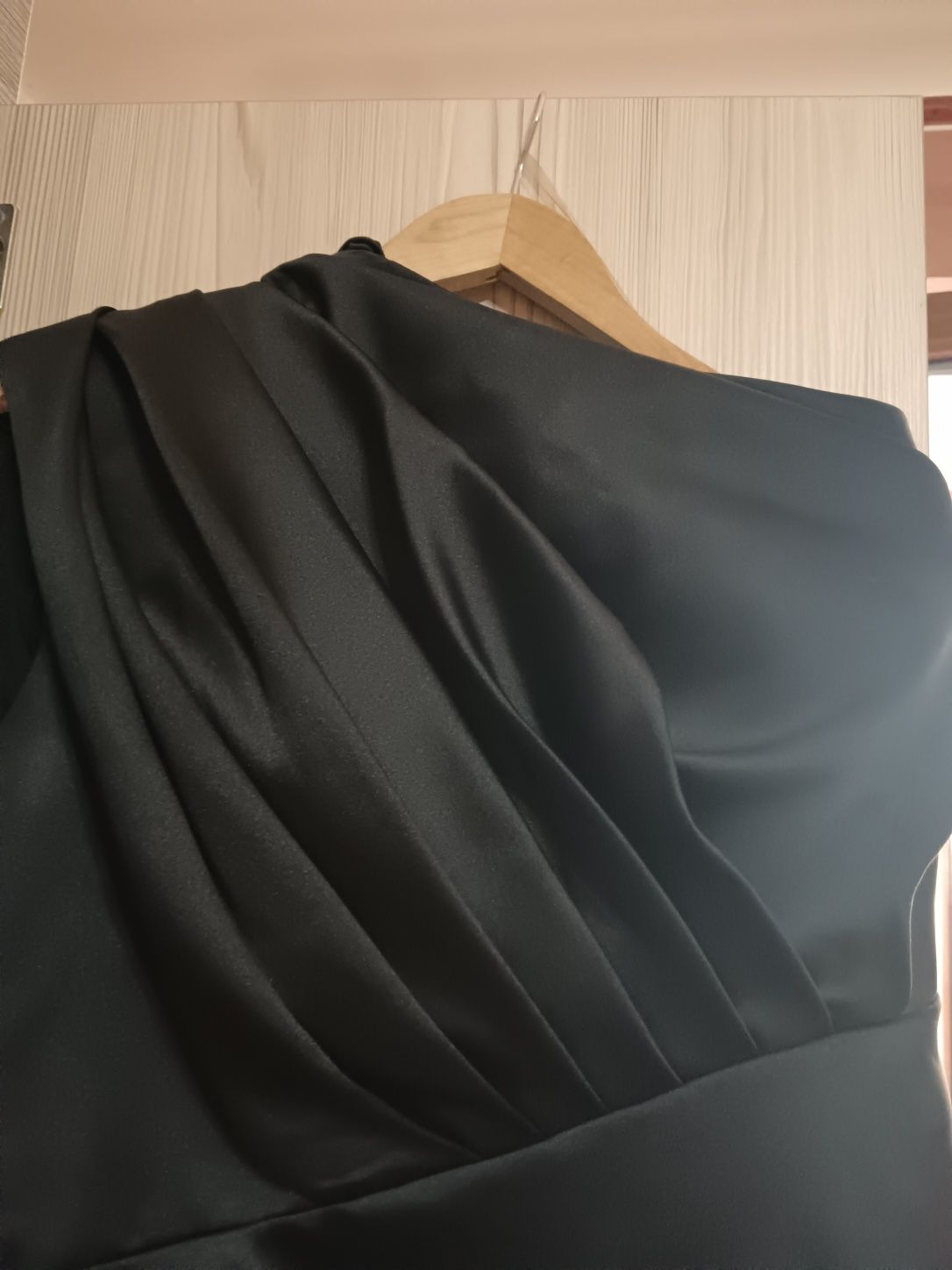 Vând rochie purtata doar o singura data mărimea 48 in stare foarte bun