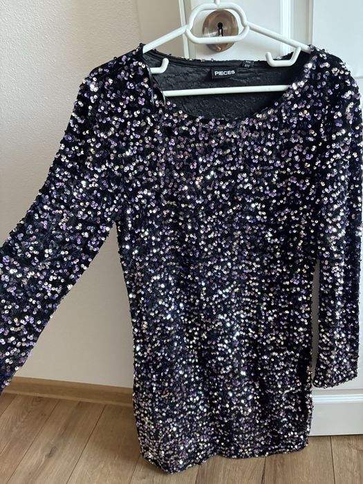 Vand rochie cu eticheta