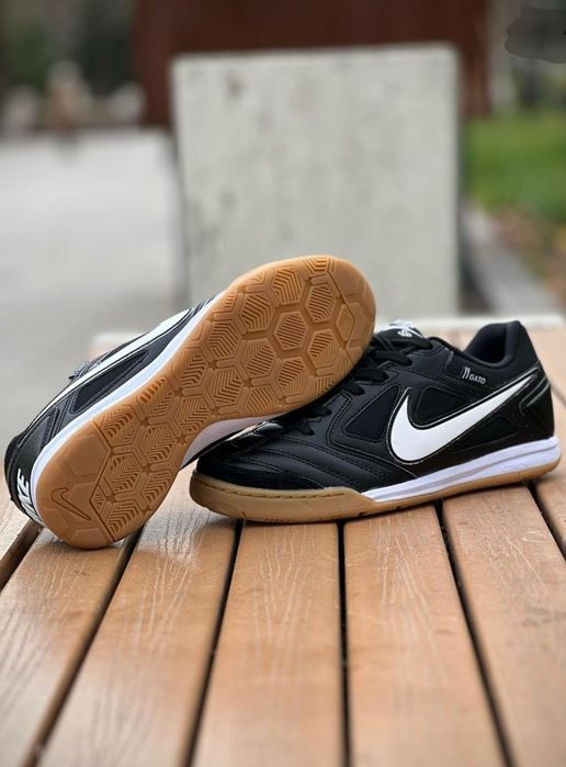 футзалки NIKE SB GATO