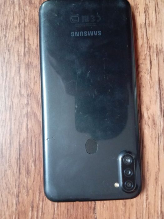 SAMSUNG A11. Сломанный, на ремонт ему надо.