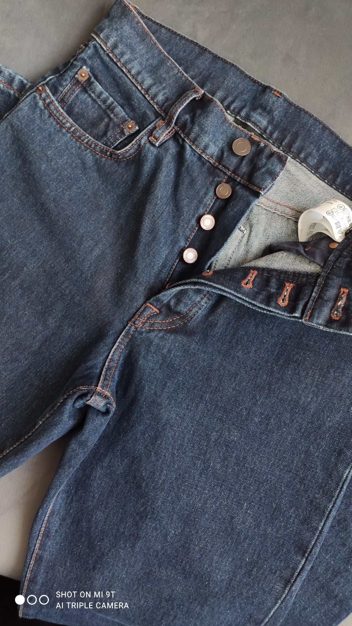 Продам джинсы новые Massimo Dutti