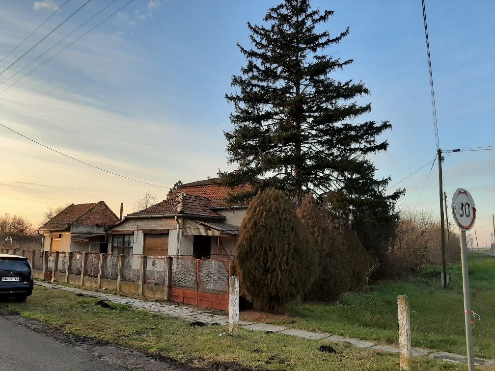 Vând casă la 27 km de Arad