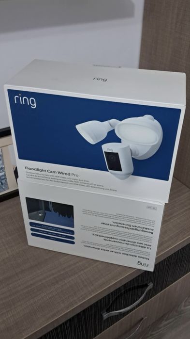 Camera de supraveghere-Ring Floolight Cam Pro cu fir