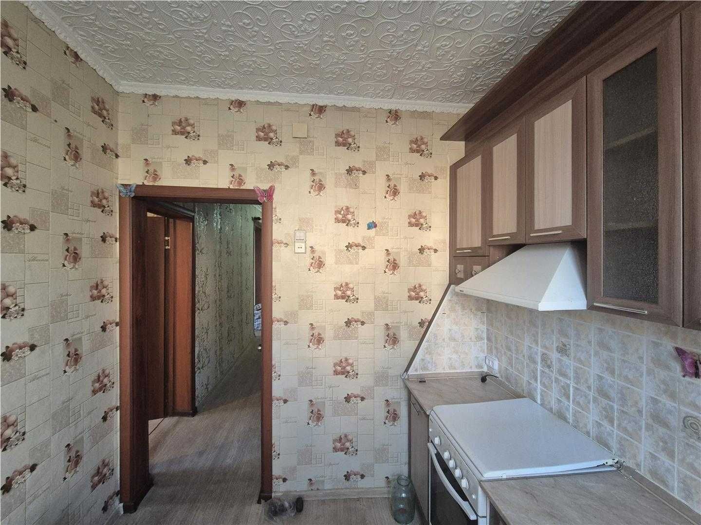 Продам 2 комн квартиру по пр Строителей 
На 1/2эт