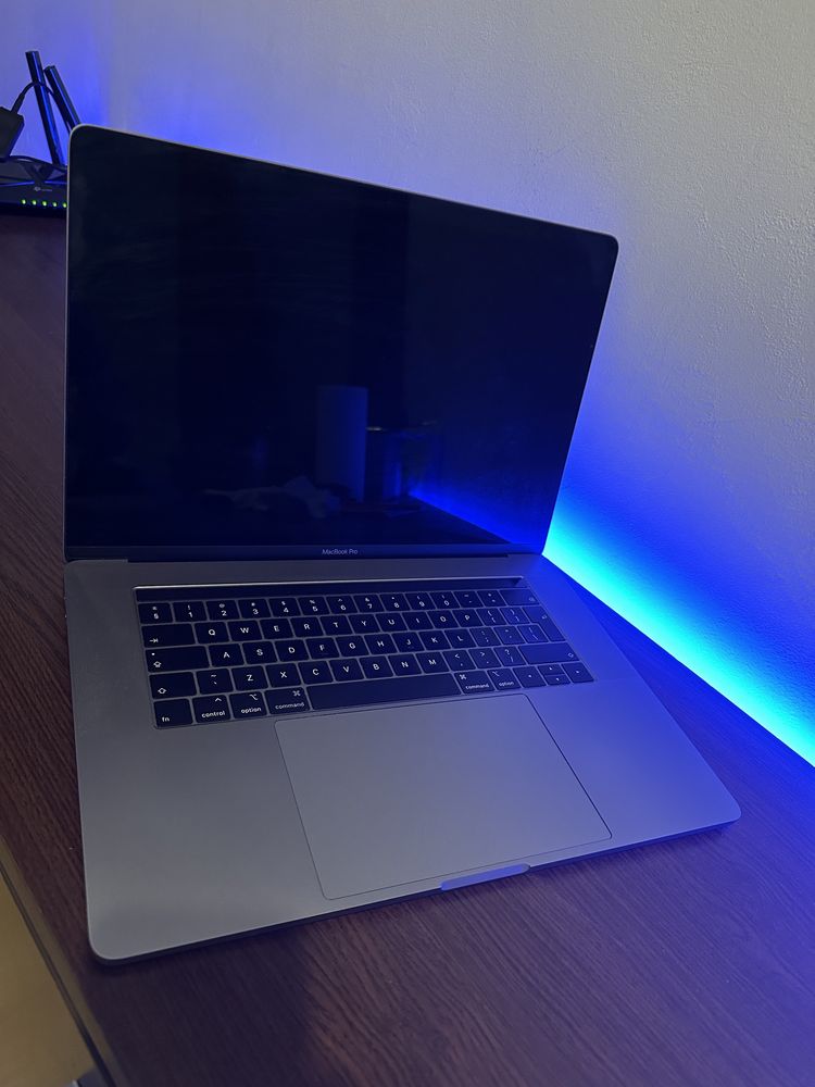 MacBook PRO 15” - I9 - 16GB RAM - 512GB SSD -