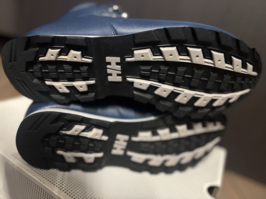 Ghete Helly Hansen,din piele naturala,aproape noi,numarul 42