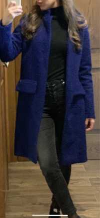 Уникално синьо палто