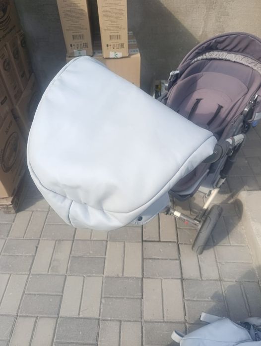 Универсальная коляска 3 в 1 для малышей