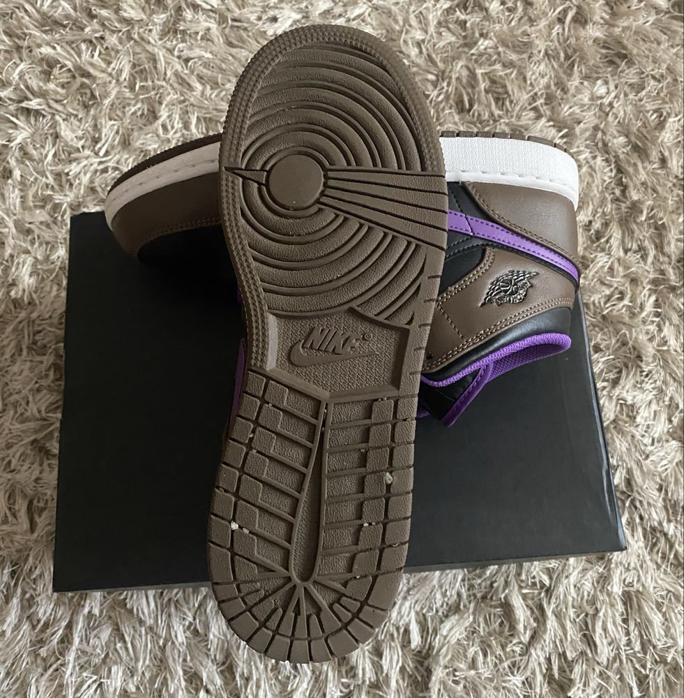 Adidași Jordan 1 Mid